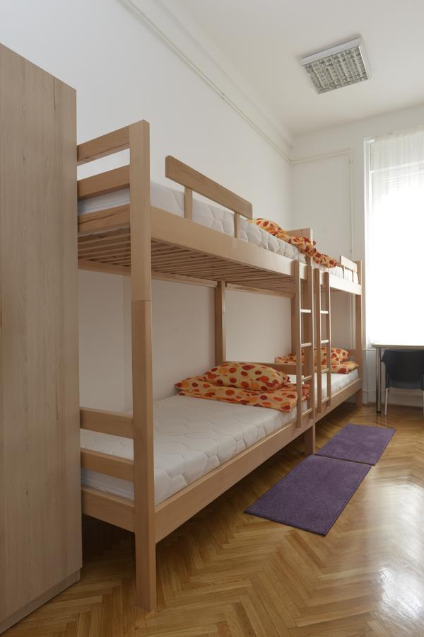 Hostel Flow House Centar نوفي ساد المظهر الخارجي الصورة